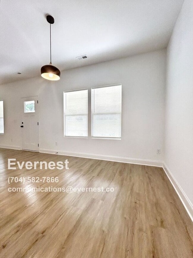 Building Photo - 411 S Spargo St
