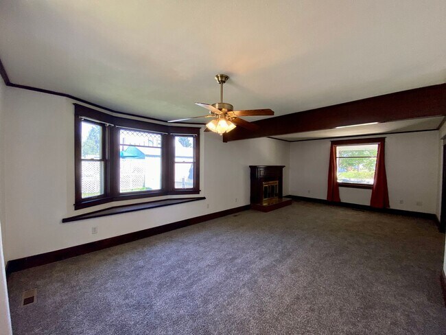 Foto del edificio - $2,200 - 4 Bed / 3 Bath Beautiful Home in ...