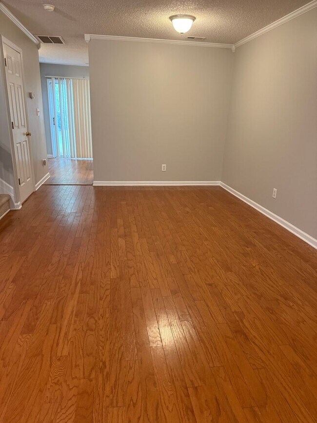 Foto del edificio - Well Maintained 3 Bedroom Townhome - Neigh...