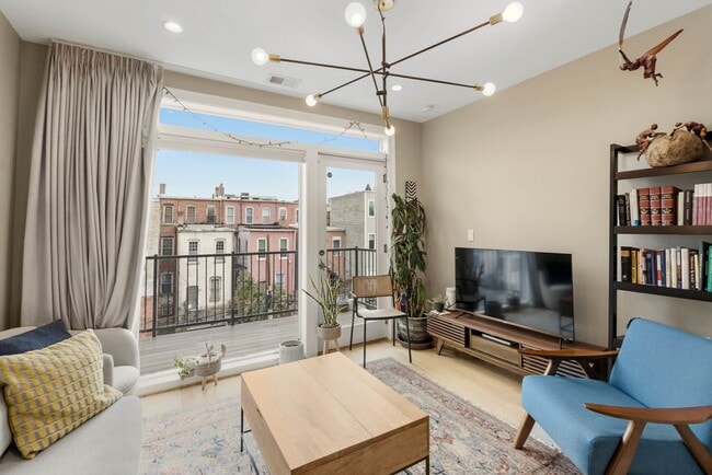 Building Photo - Mt Vernon Square Penthouse Condo