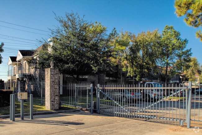 Meadow Ridge Iniums Apartments Houston Tx Building Photo Meadow Ridge Iniums