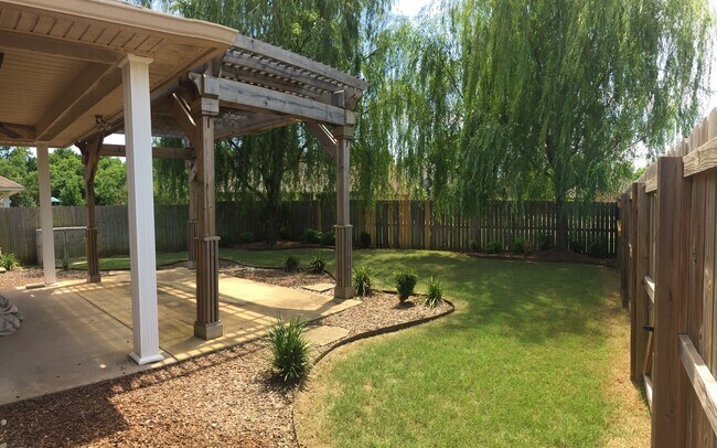 Building Photo - Close to Barksdale Air Base! Savannah Place!