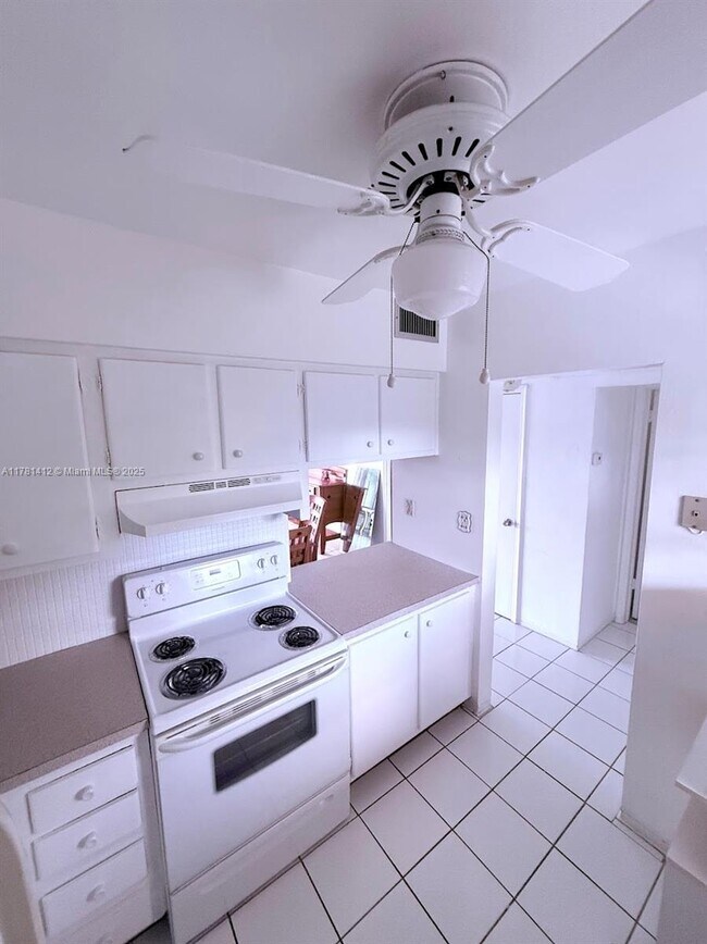 Foto del edificio - 2800 NE 203rd St