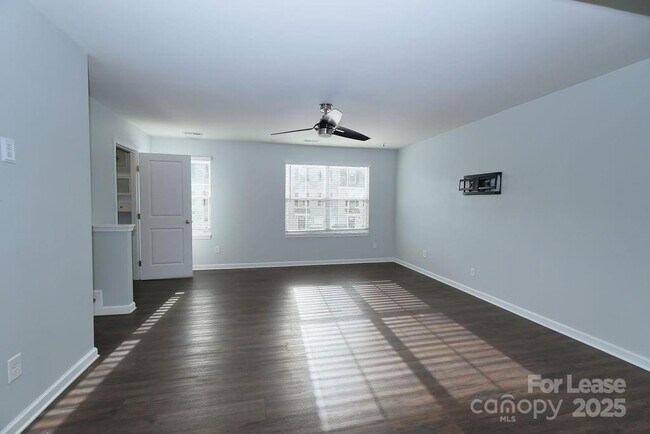 Foto del edificio - 808 Renee Ave