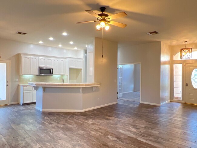 Building Photo - NORTHWEST BAKERSFIELD