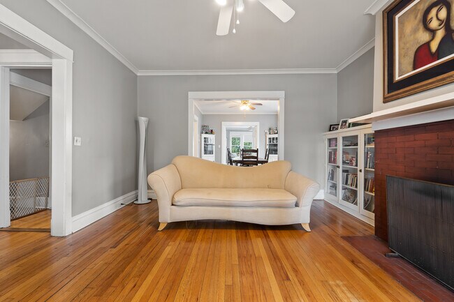 Foto del edificio - 1128 Greenleaf Ave