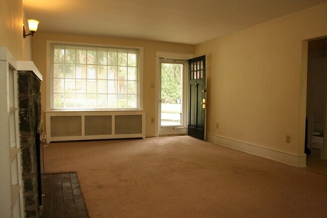 Building Photo - 1544 Ferndale Ave