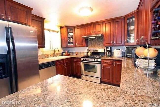 Building Photo - 4 br, 2 bath House - 2265 Raleo Ave