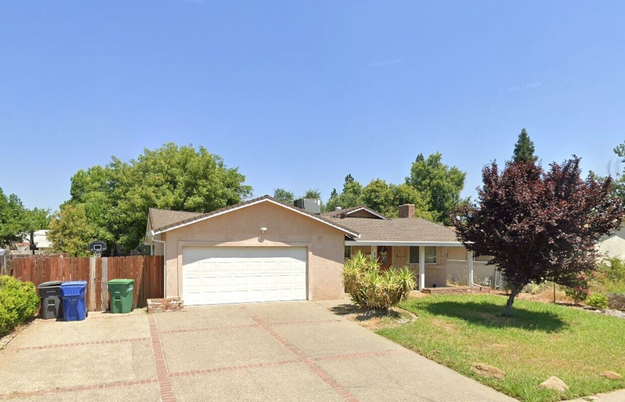 Foto principal - South Redding Home with Pool!