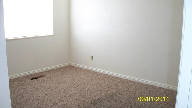 Building Photo - 1050 E 500 S