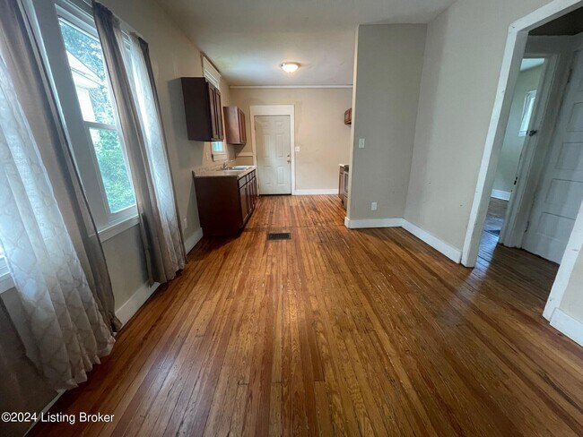 Building Photo - 802 S 42nd St