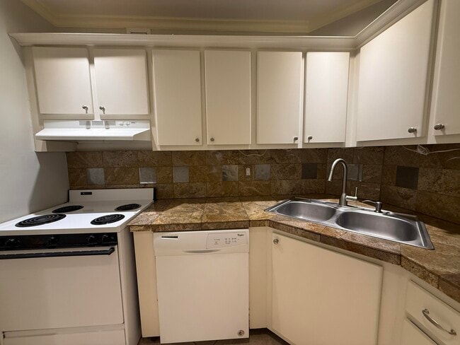 Foto del edificio - 136 NE 19th Ct