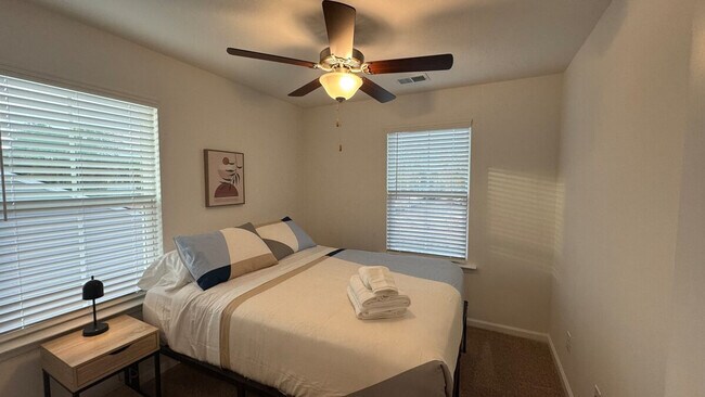 Foto del edificio - 157 Roxanne Dr