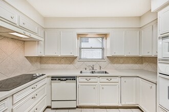 Building Photo - 2005 La Salle Ln