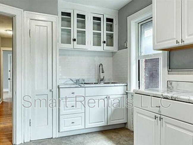 Building Photo - 2201 Bellevue Ave