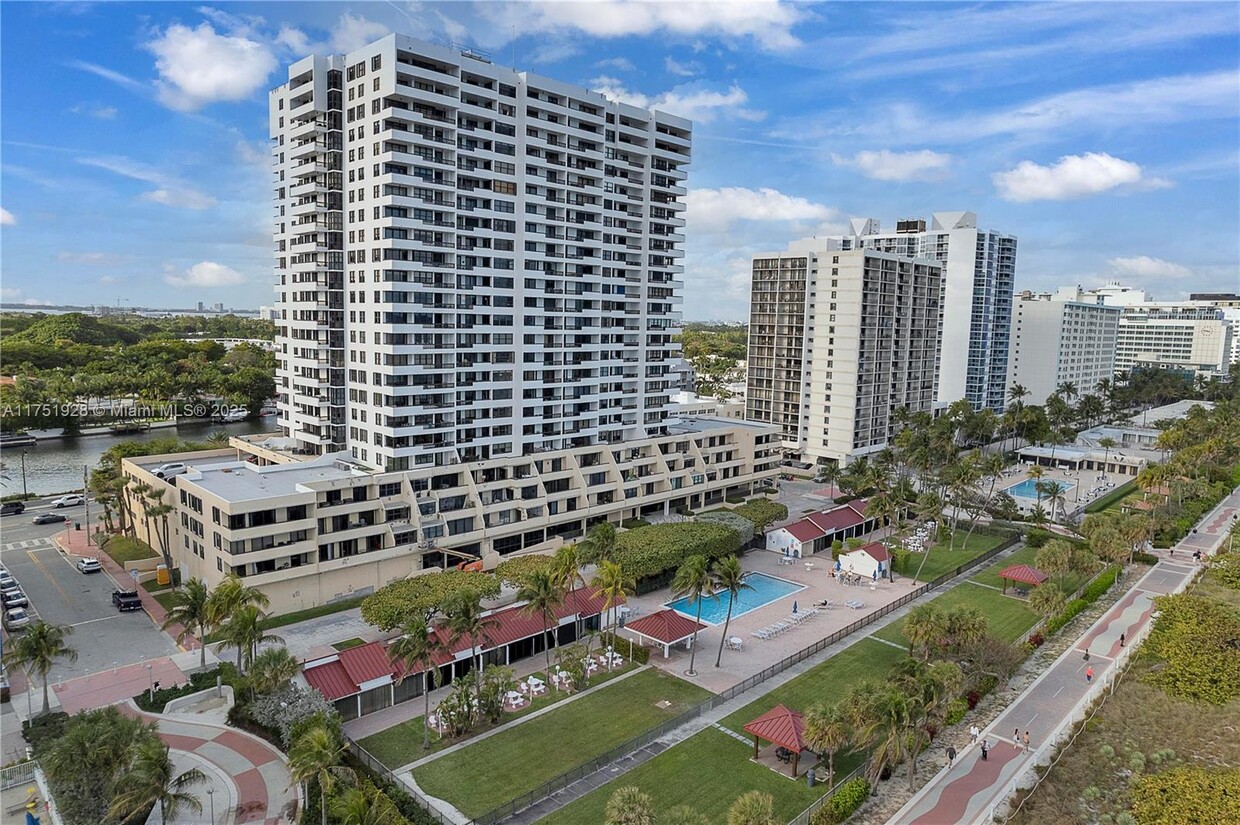 Foto principal - 2555 Collins Ave