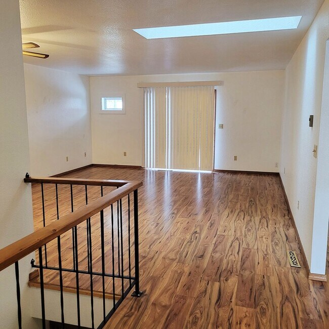 Foto del edificio - Heights 4 Bedroom Duplex w/ Garage & Fenced Yard