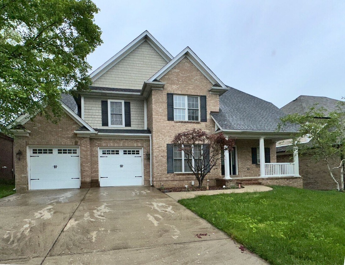 Foto principal - BEAUTIFUL, SPACIOUS 5 BR, 4.5 BATH HOME! G...