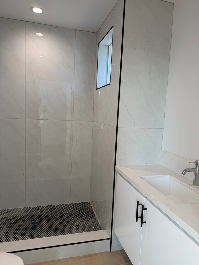 Foto del edificio - 1512 W 45th St
