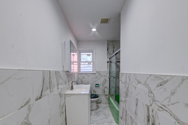 Foto del edificio - 245 Orange Ave