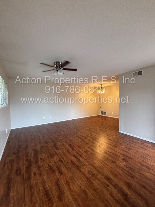 Foto del edificio - Action Properties RES Inc: offering Availabilities Roseville Greens Condo, single level 2 bedroom...