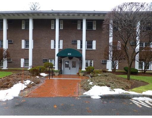 Primary Photo - 205 Great Rd