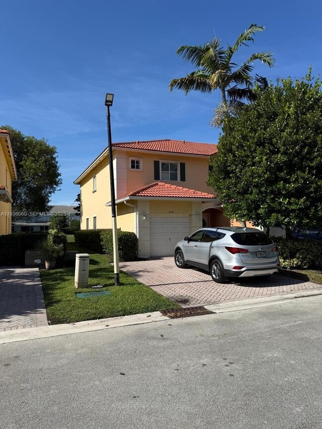 8301 Santa Monica Terrace