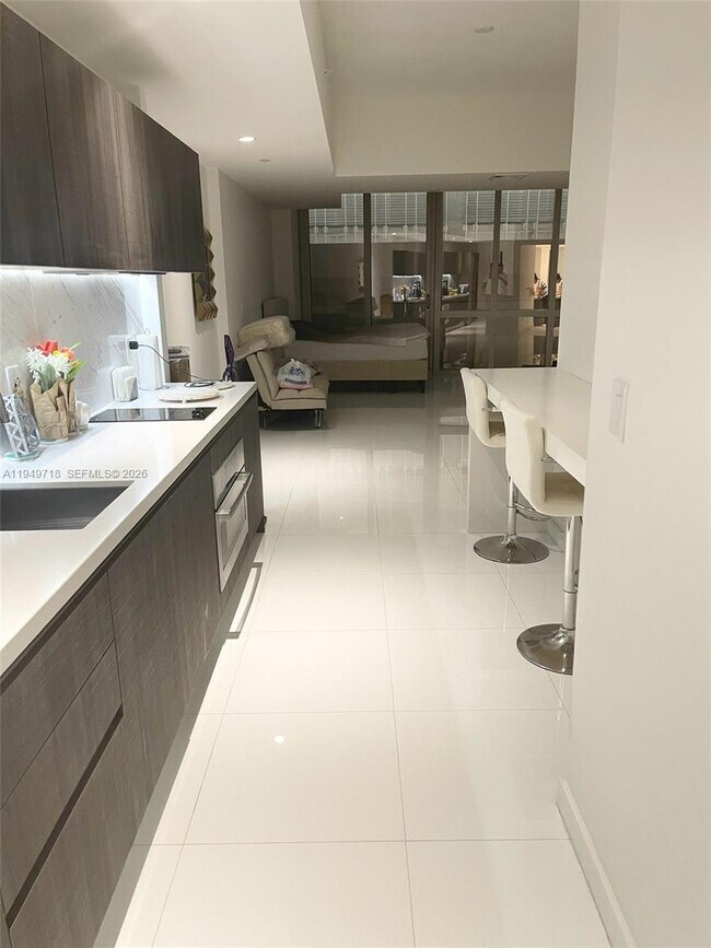 Foto del edificio - 851 NE 1st Ave