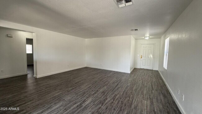 Foto del edificio - 679 W Jardin Dr