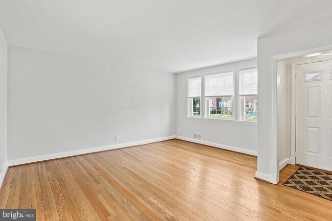 Building Photo - 403 Stratford Rd