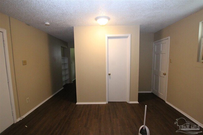 Foto del edificio - 5 Edgewood Cir
