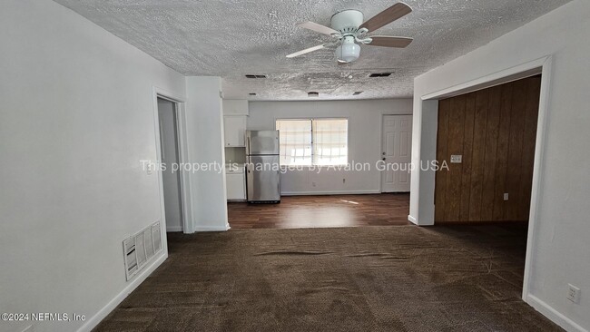 Foto del edificio - 9106 Altamont Ave W