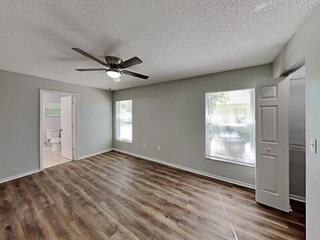 Foto del edificio - 1002 Embrun Ct