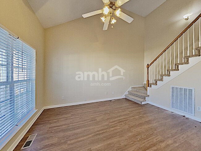 Building Photo - 118 Shady View Dr