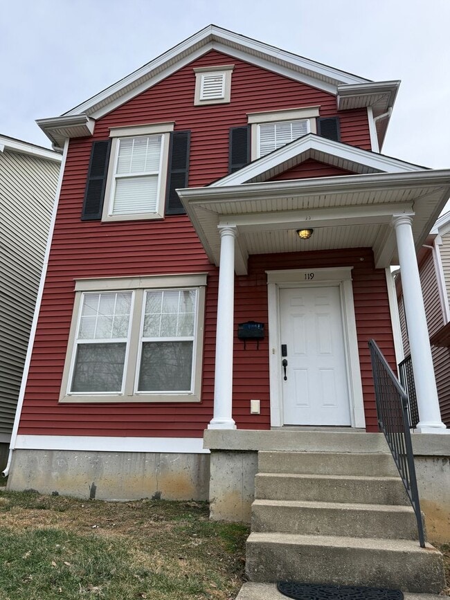 Building Photo - INSANE CLIFTON HOUSE W/FENCED IN YARD AND FINISHED BASEMENT