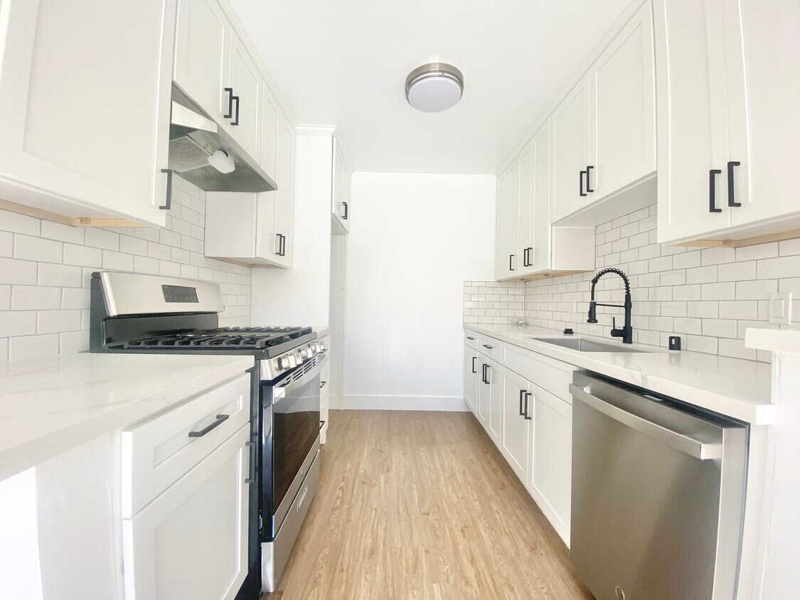 Foto principal - 1031 N Harper Ave