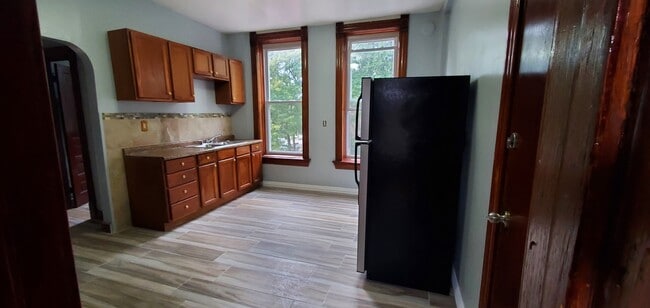 Building Photo - 2658 W Evergreen Ave