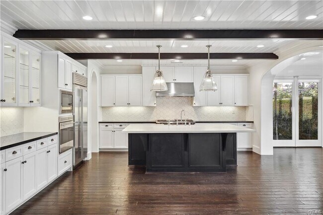 Building Photo - 61 Cunningham