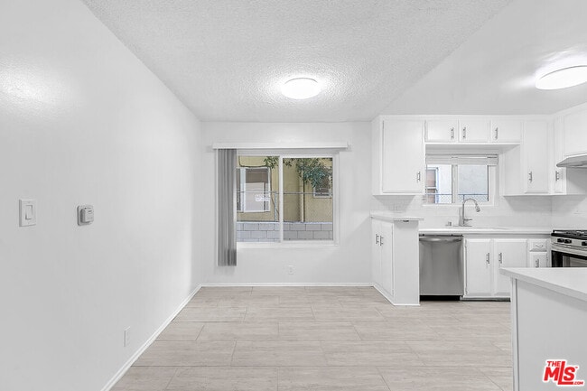 Building Photo - 739 Croft Ave