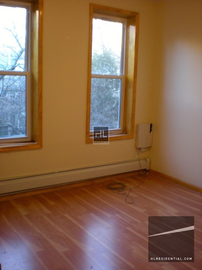 Foto del edificio - 3 bed , CONEY ISLAND AVE/ Ave H