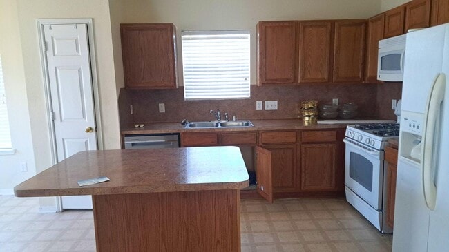 Building Photo - 21842 Grassy Hill Ln