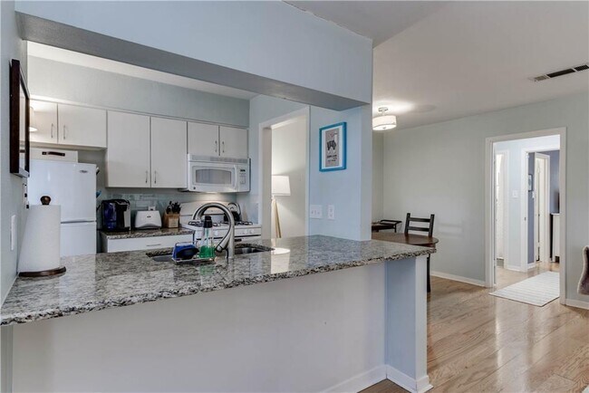 Building Photo - 1240 Barton Hills Dr