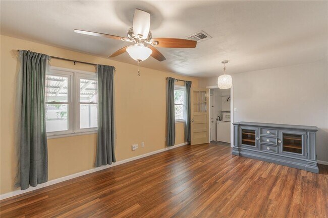 Building Photo - 718 Highland Pkwy