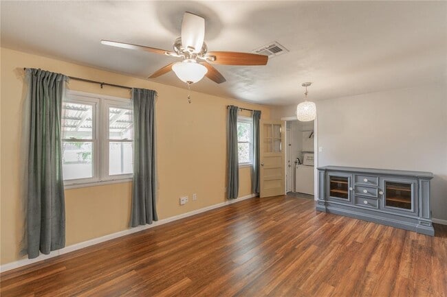 Foto del edificio - 718 Highland Pkwy