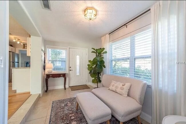 Building Photo - 1818 Weber St