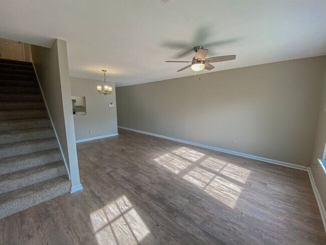 Building Photo - 2416 Manzanita Ct