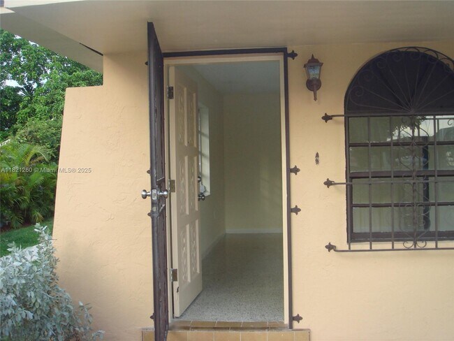 Building Photo - 1129 SW 11th Ave