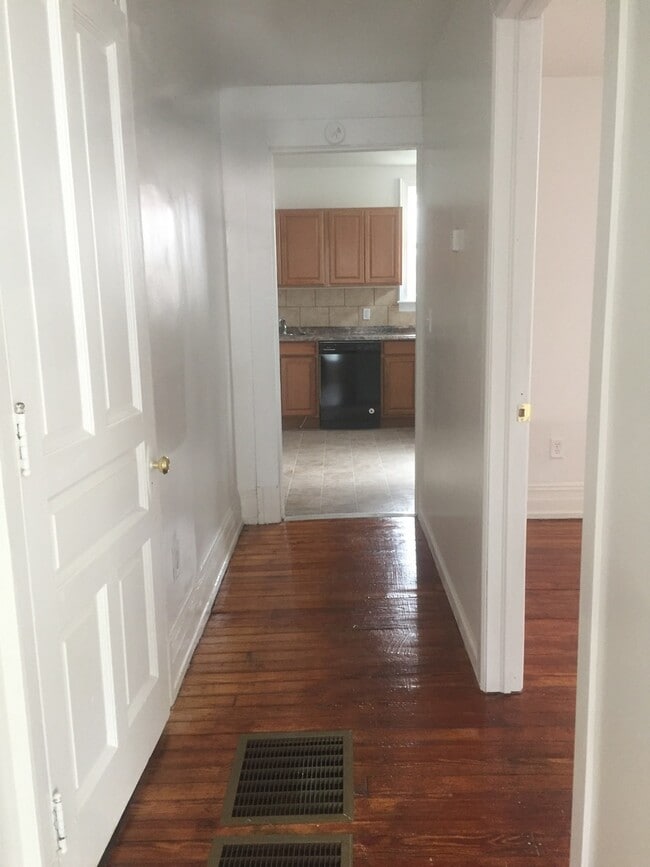 Building Photo - Downtown 1st Floor 1 Bedroom Coming Soon!