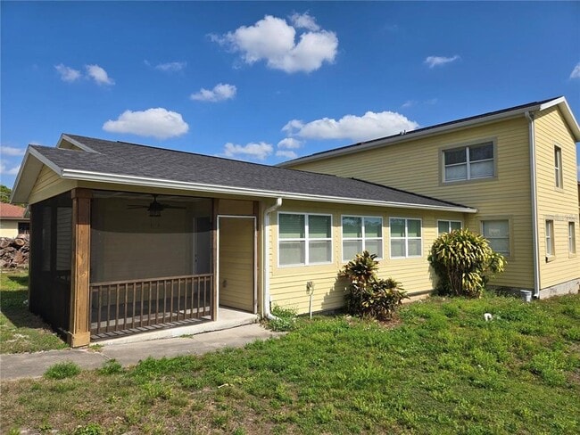 Foto del edificio - 8725 Twin Lakes Blvd