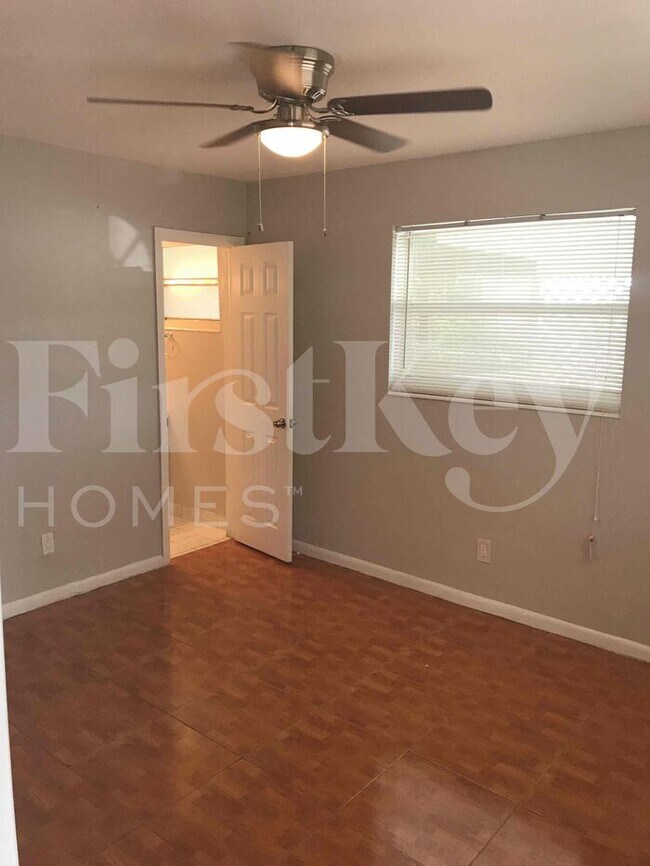 Foto del edificio - 7130 Tyler St